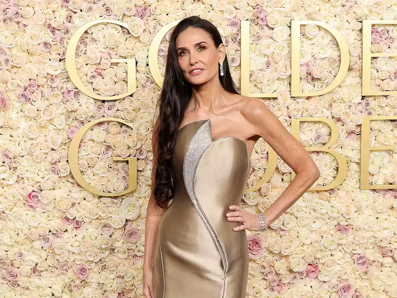 demi-moore-Golden-Globes-2025-arrivals-0105-5935b4121fbf4e199142d69cb3b8ebbd